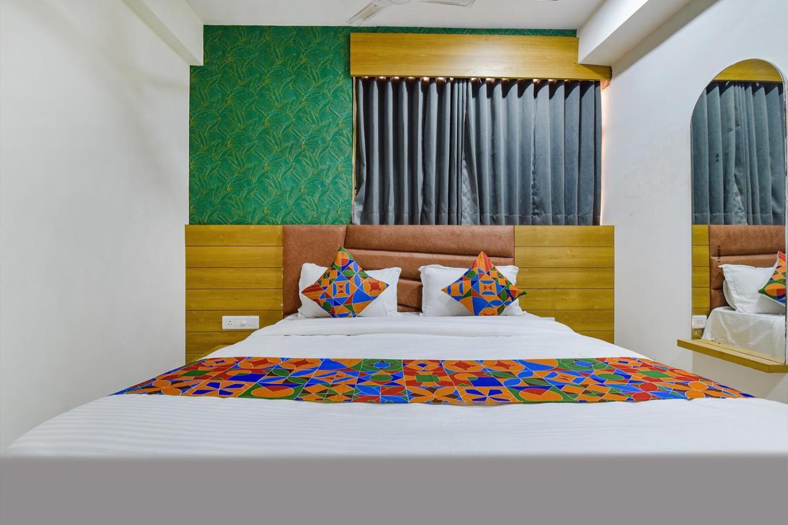 Hotel Green Tree أحمد أباد المظهر الخارجي الصورة