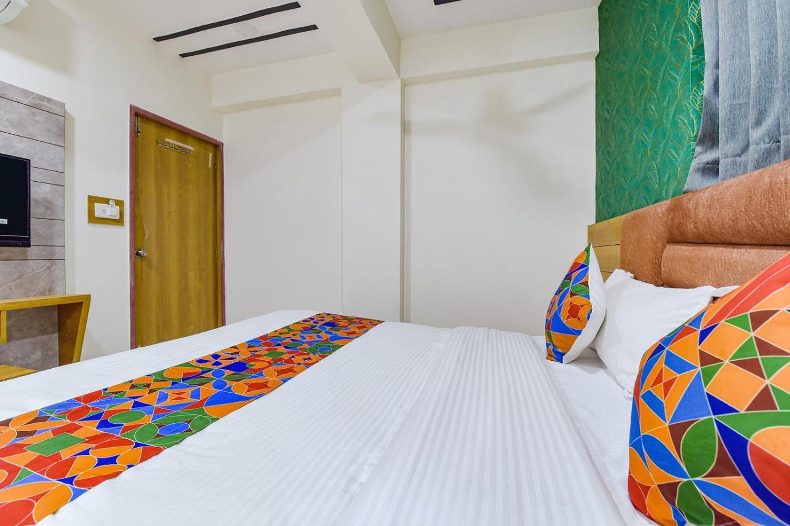 Hotel Green Tree أحمد أباد المظهر الخارجي الصورة