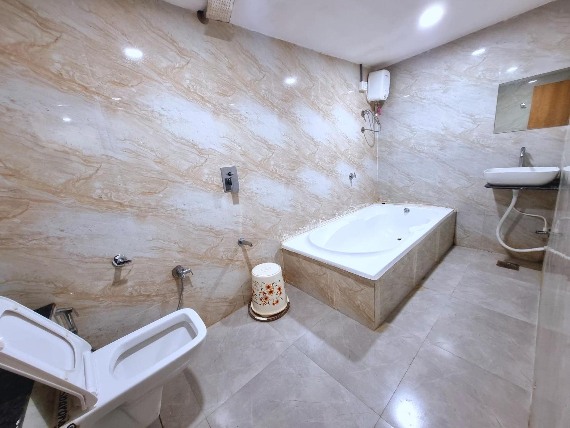 Hotel Green Tree أحمد أباد المظهر الخارجي الصورة